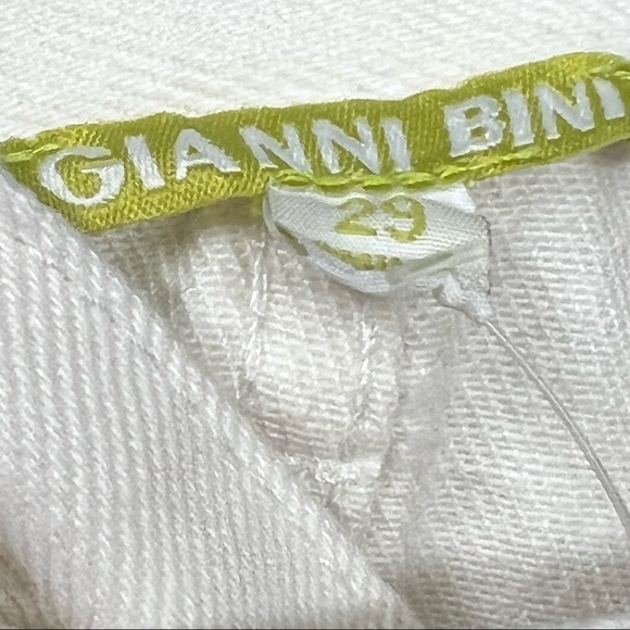 Giani Bini size 29 waist white jean asymmetrical mini skirt raw hem  15” Length - Picture 9 of 9